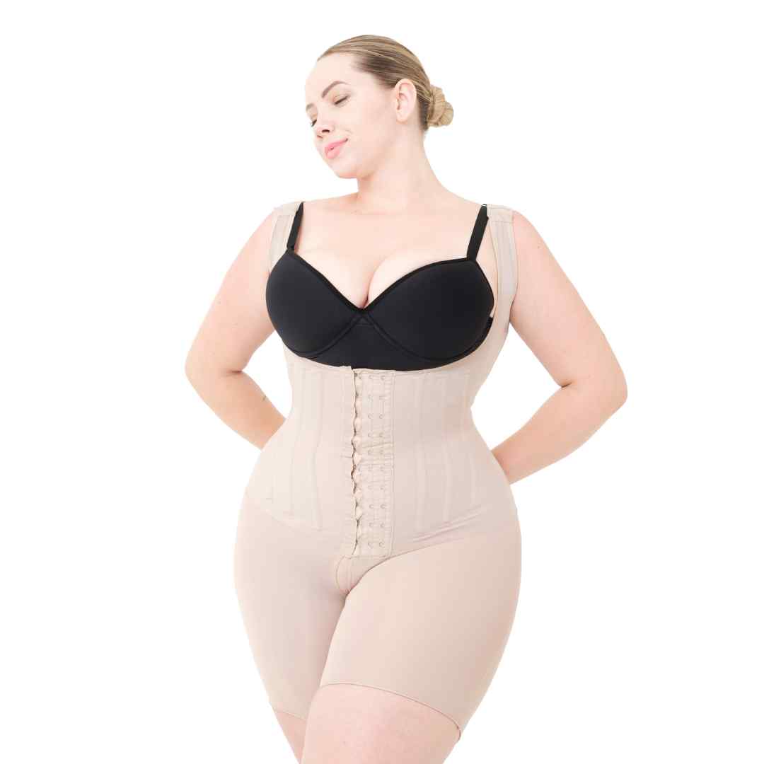 Body com  14 Barbatanas de Aço e shorts